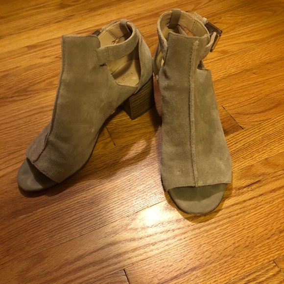 Cute suede booties 🥾 - Picture 3 of 6